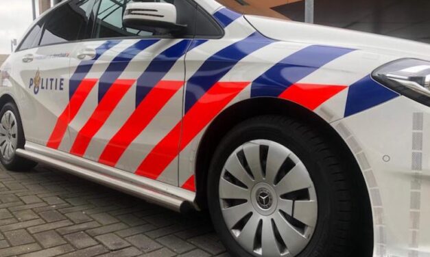 Zaandammer (16) aangehouden voor overval met nepwapen in Weesp